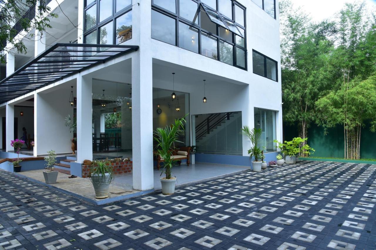 Eden Grand Hotel Dambulla Exterior foto